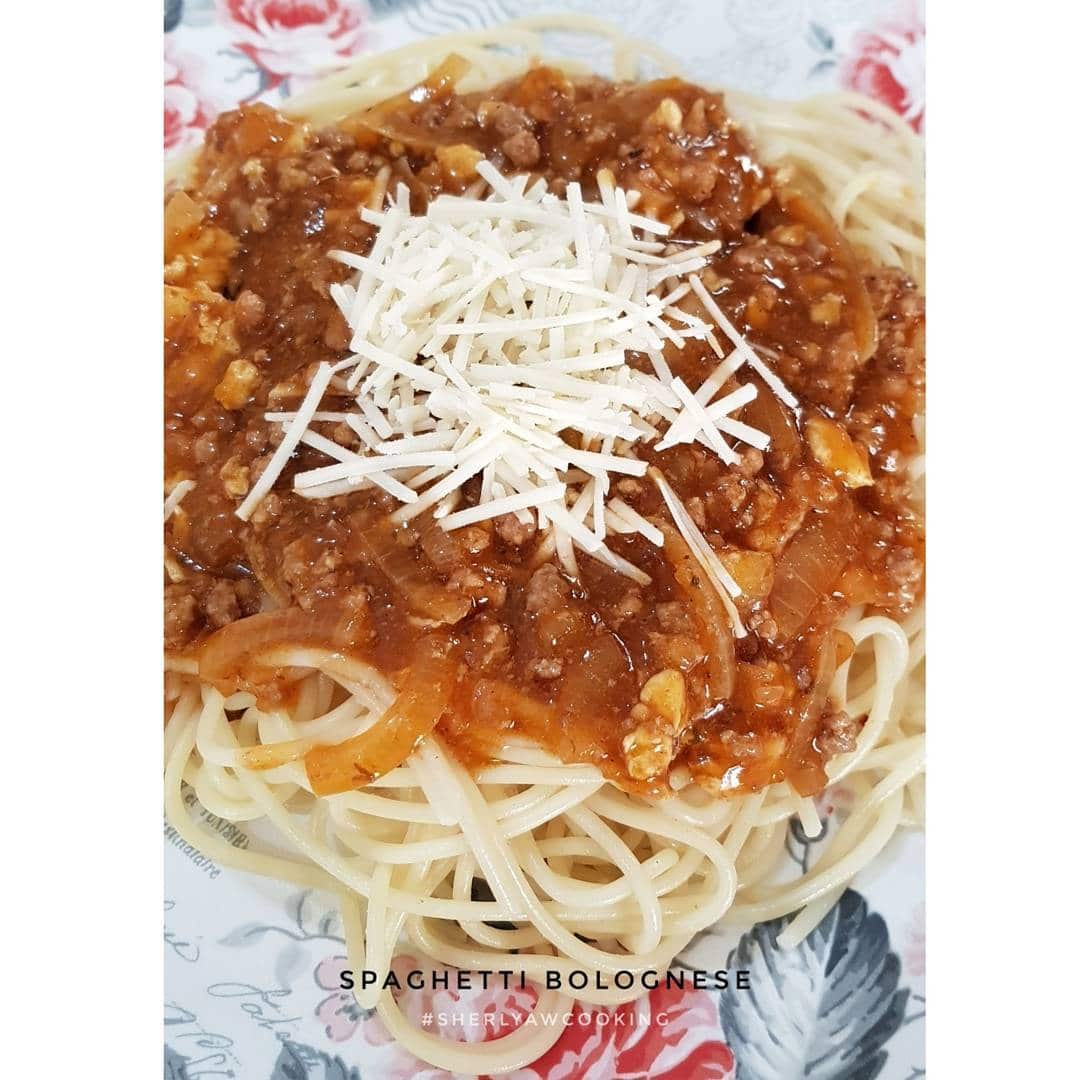 Spaghetti Bolognese daging keju
