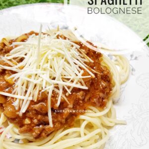 Resep Spaghetti Bolognese 1 Sepiring Spaghetti Bolognese dengan taburan keju cheddar parut